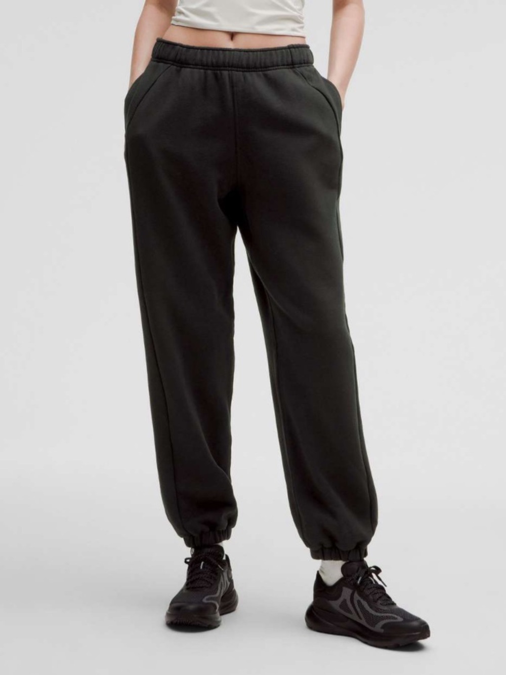 lululemon women’s size XXXS Scuba Mid-Rise Oversized Jogger *Short black